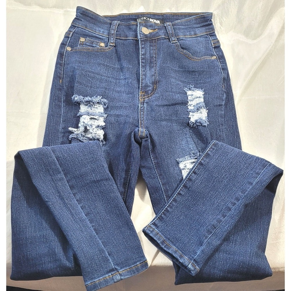 Fashion Nova Women's Distressed Ripped Dark Wash Skinny Jeans Sz 1 - 31" Inseam